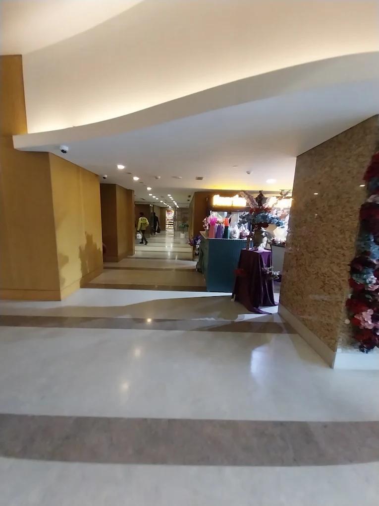 48 Burj Gate: Lobby