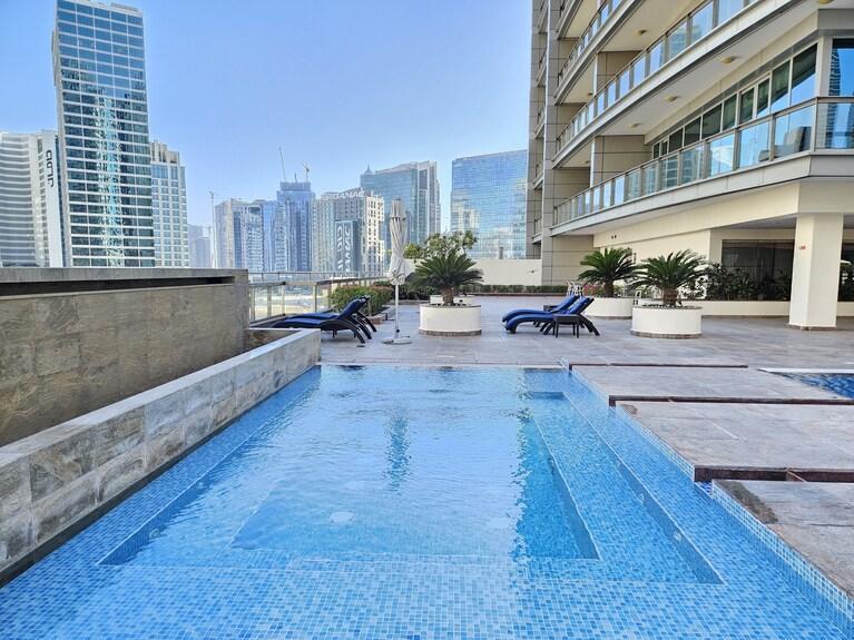 8 Boulevard Walk: Pool