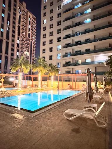 AKA Residence: Pool