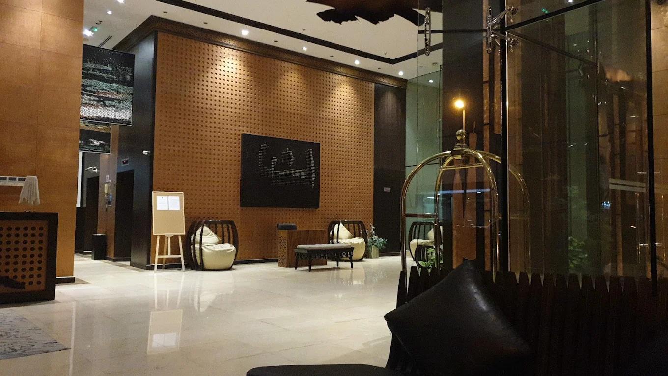 Al Noon Residence: Lobby
