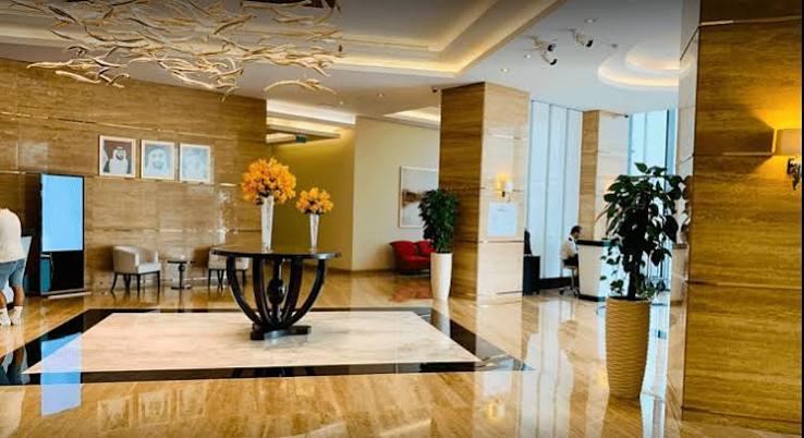 Capital Bay: Lobby