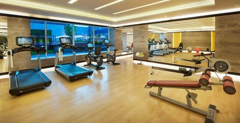Damac Maison Cour Jardin: Gym