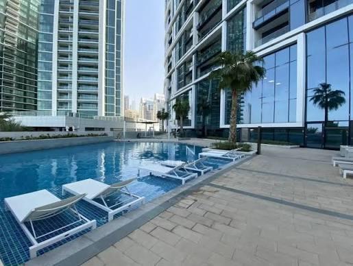 Dubai Marina Moon Tower: Pool