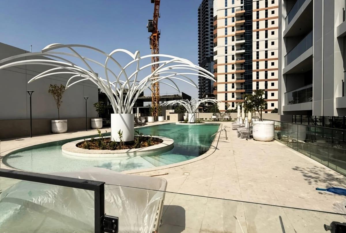 Elbrus Tower: Pool