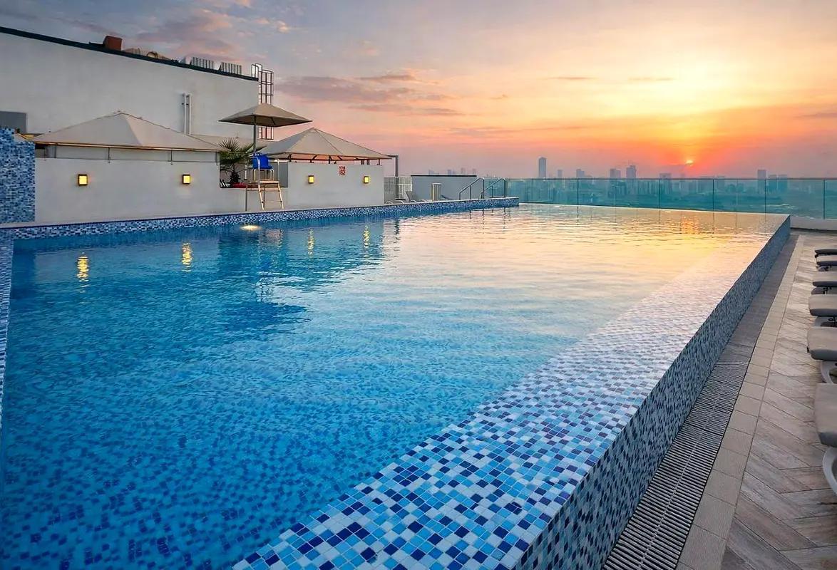 Geepas Tower: Pool