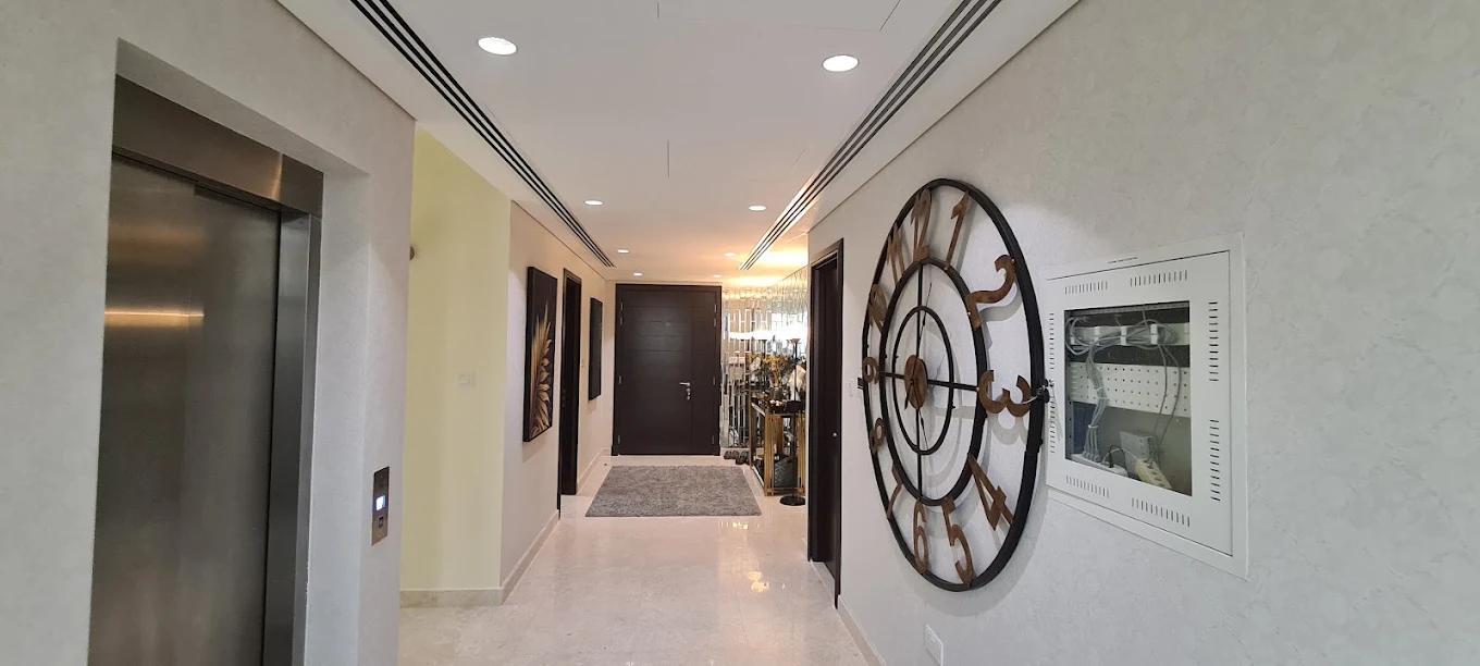 Grand Views: Lobby