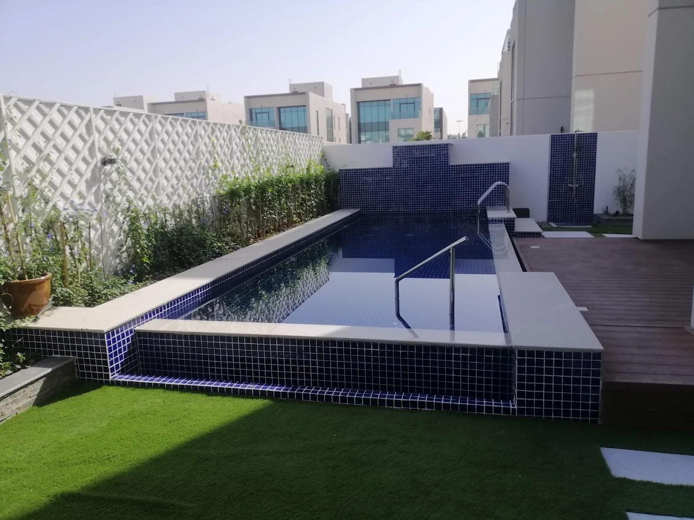 Grand Views: Pool