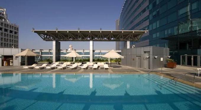 Jumeirah Living: Pool