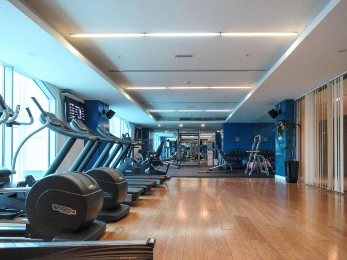 Marina Promenade: Gym