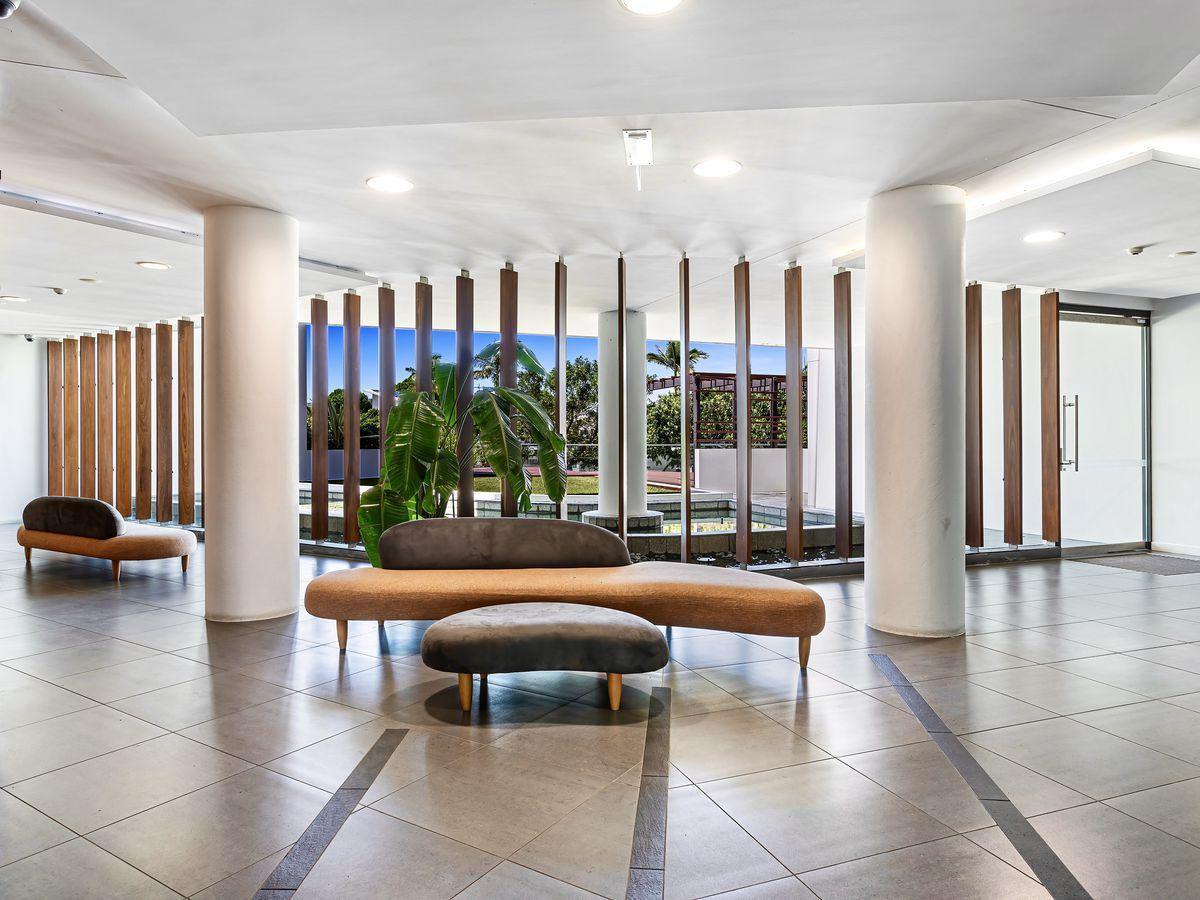 Marina Promenade: Lobby