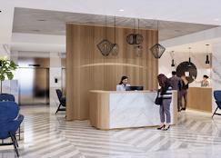 Millennium Executive Tower: Lobby