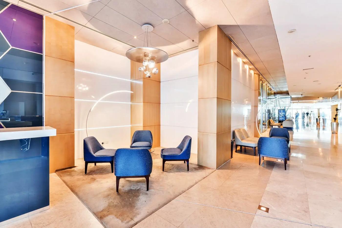 Nassima Tower: Lobby