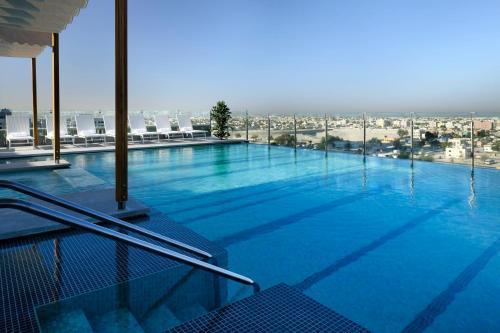 Nassima Tower: Pool