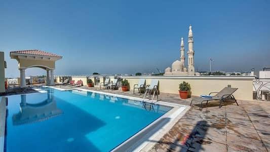 Niwah Residence: Pool