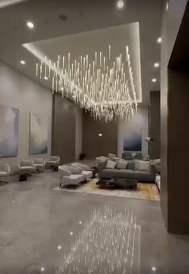 Peninsula: Lobby