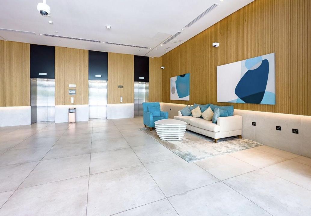 Seven Palm: Lobby