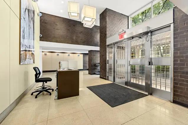 South Ridge: Lobby