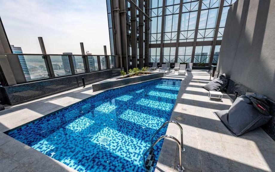 Sparkle: Pool