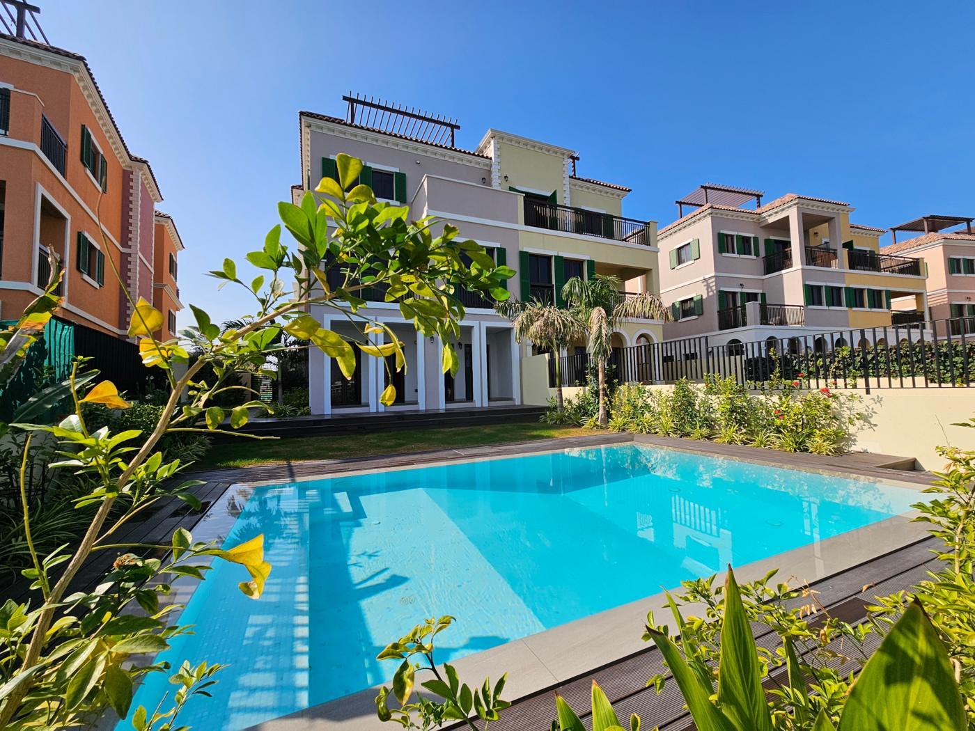 Sur La Mer: Pool