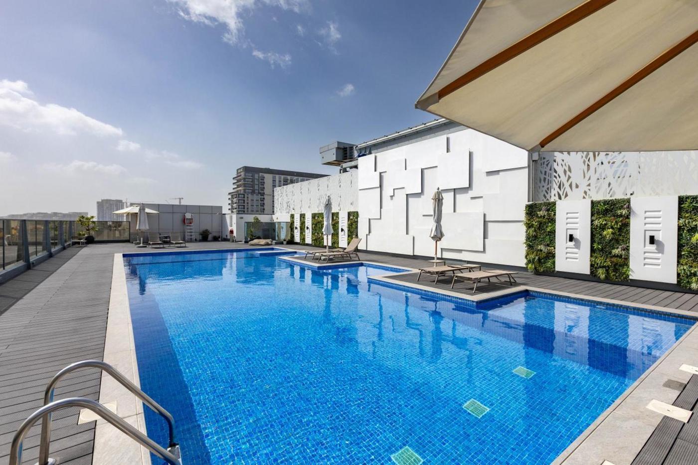 Sway Residences: Pool