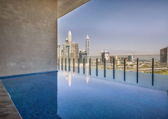 The Residences JLT: Pool