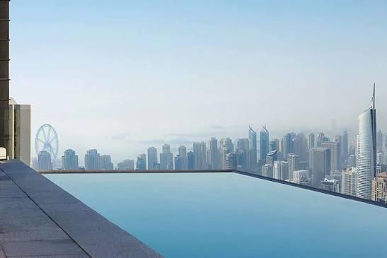 Uptown Tower: Pool