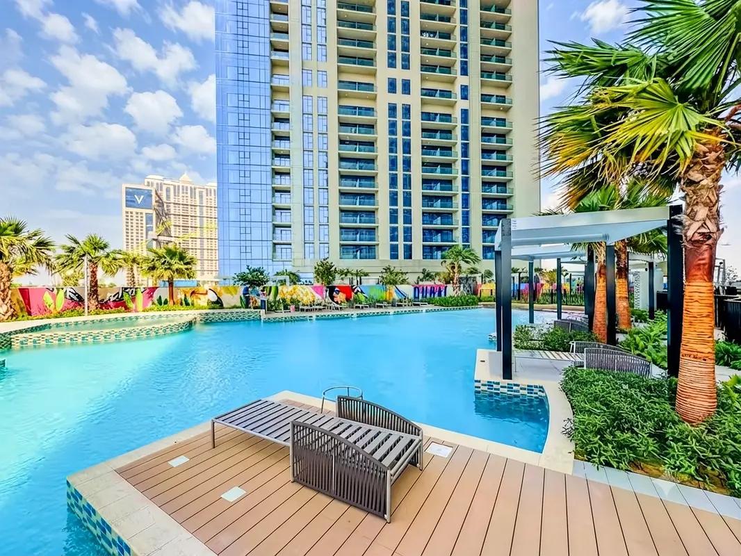 Aykon City: Pool