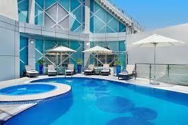 City Tower: Pool