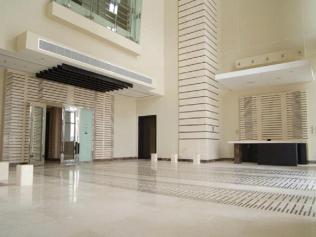 Green Lakes: Lobby