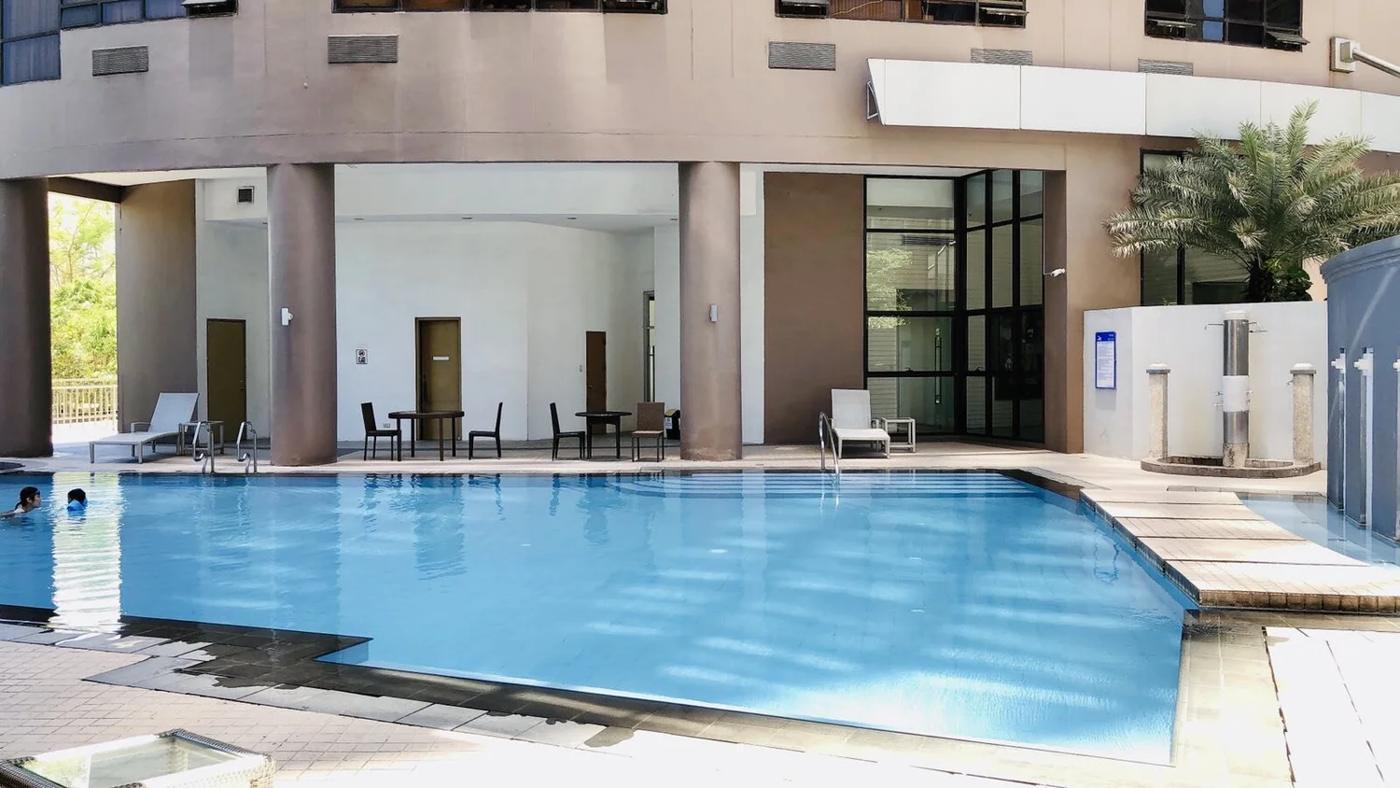 Icon Tower: Pool
