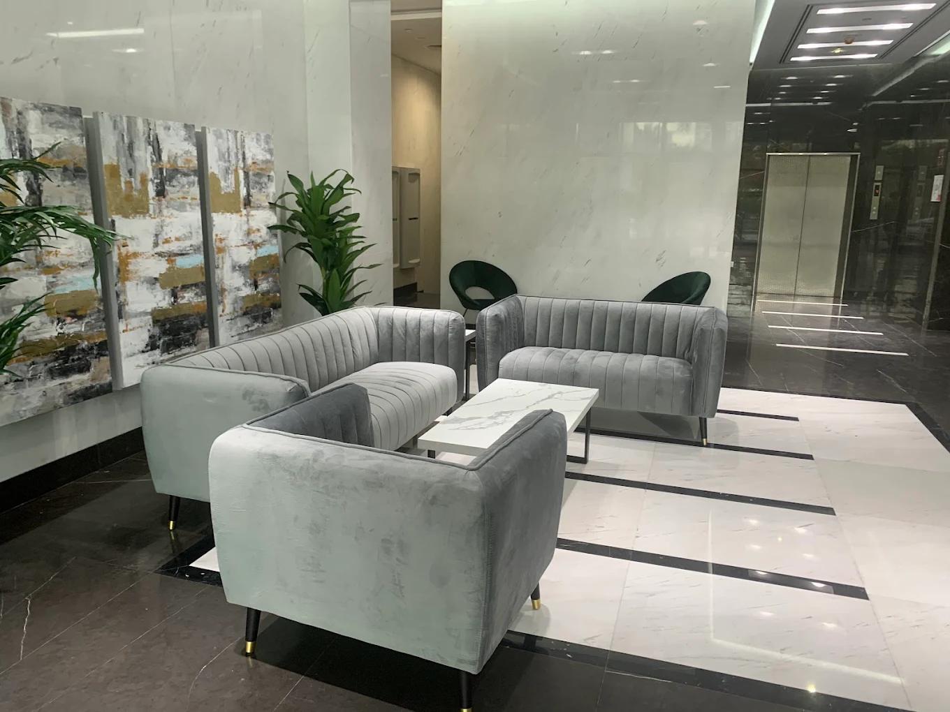 Rose: Lobby