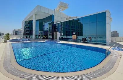 Saba Tower: Pool