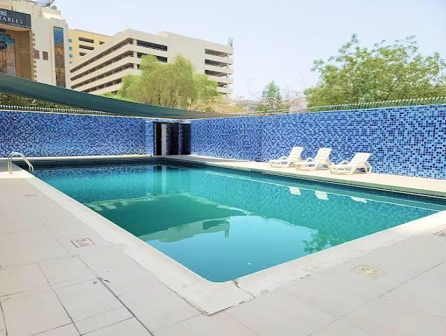 Saeed Tower: Pool