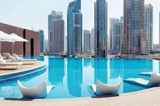 Marina Gate: Pool