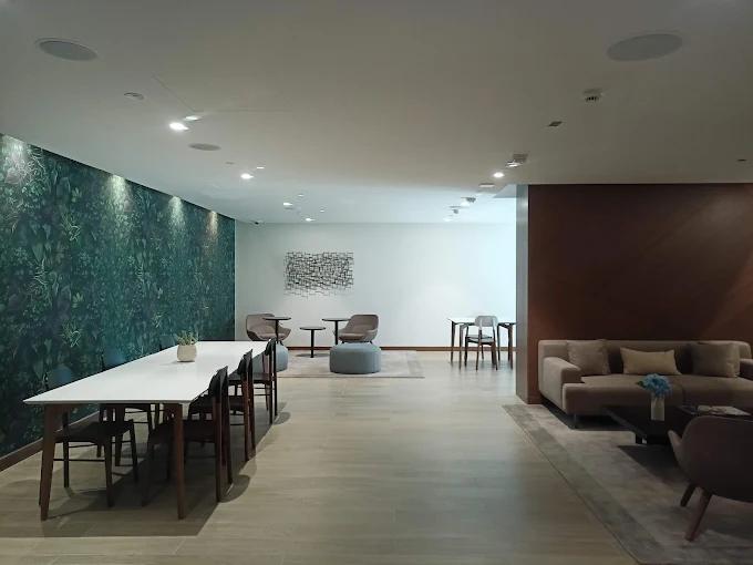 17 Icon Bay: Lobby