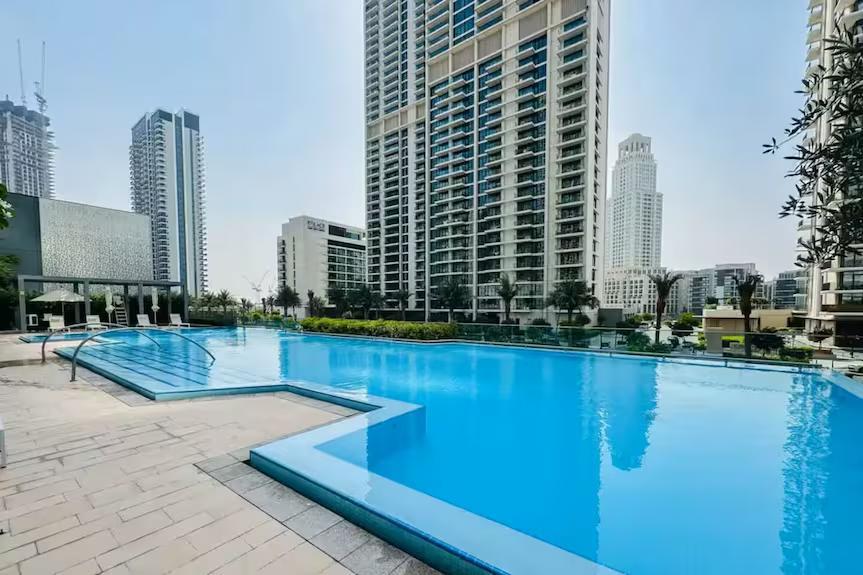17 Icon Bay: Pool