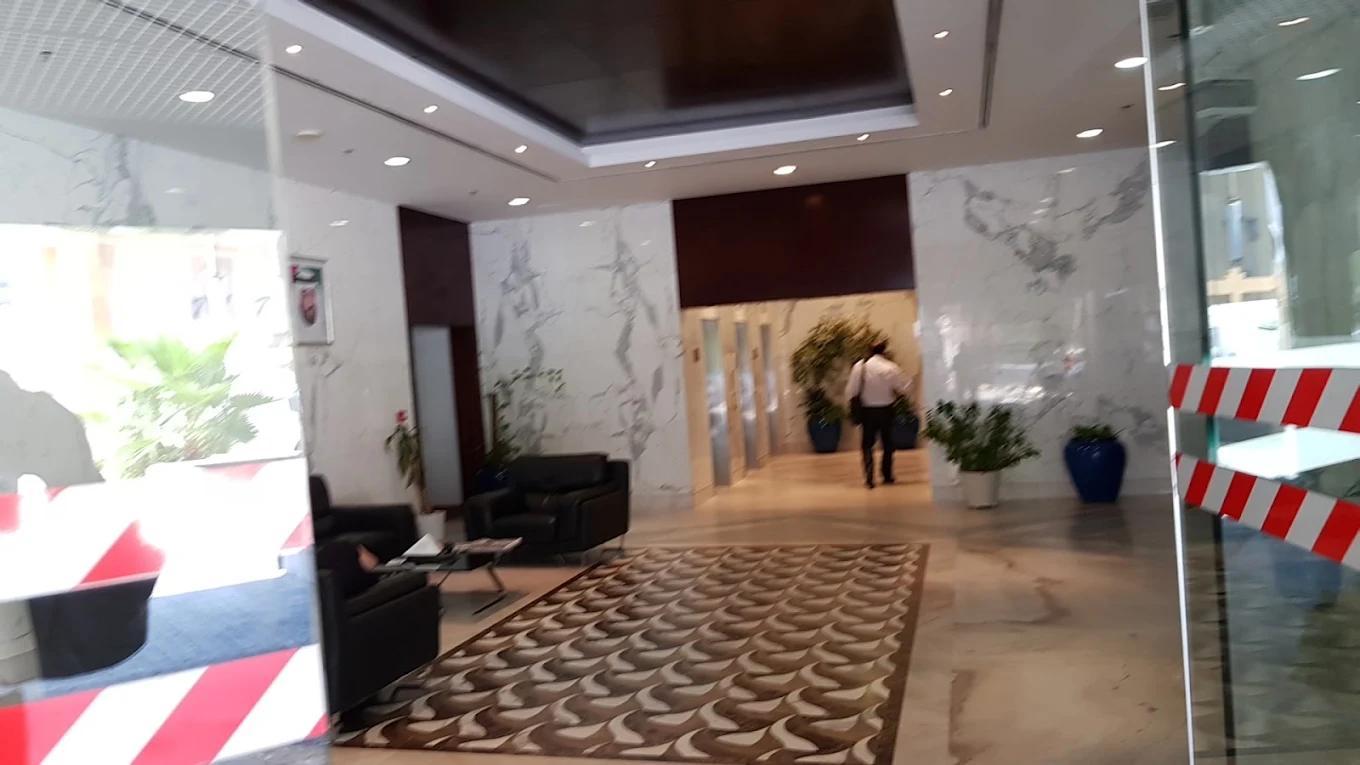 Al Ameri Tower: Lobby