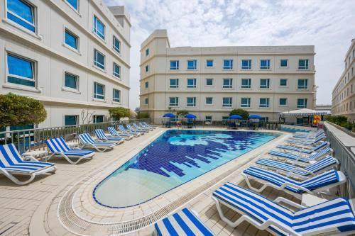 Al Bustan Center and Residence: Pool