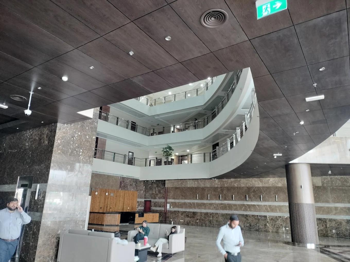 Al Fattan Plaza: Lobby