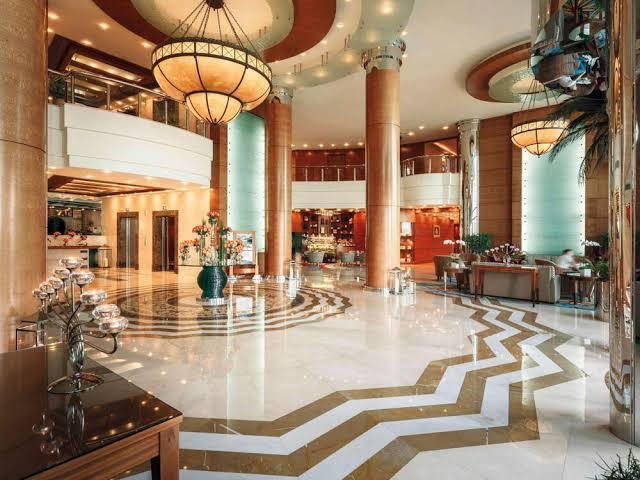 Al Murooj Complex: Lobby