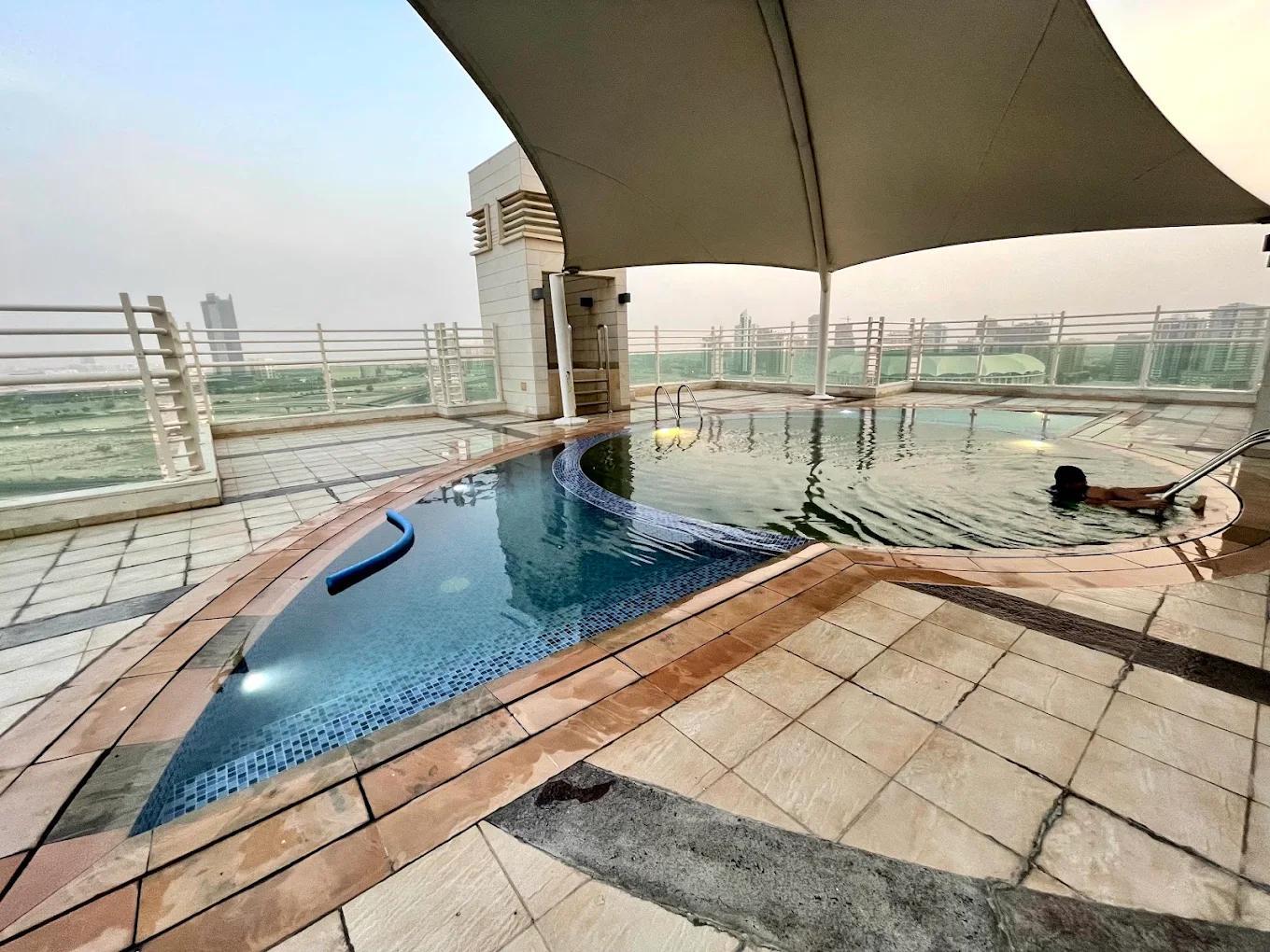 Al Yousuf Towers: Pool