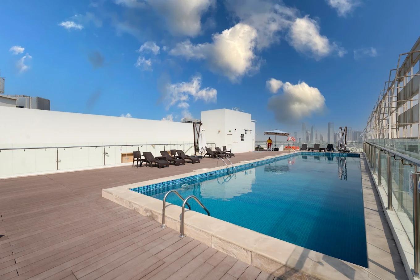 Azizi Aliyah Residences: Pool