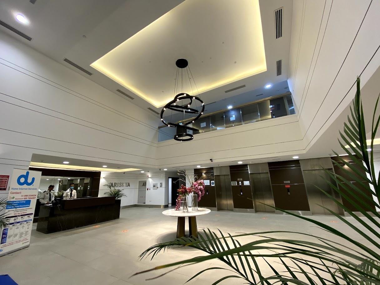 Azizi Farishta Residence: Lobby