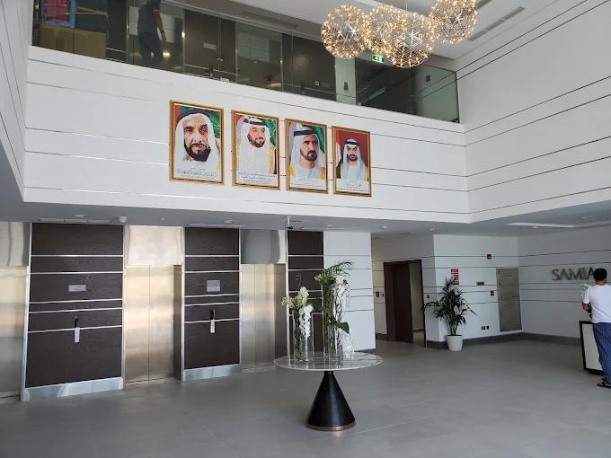 Azizi Samia Residence: Lobby