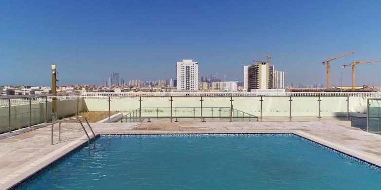Azizi Samia Residence: Pool