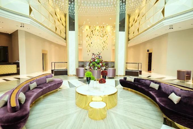 Bay's Edge: Lobby