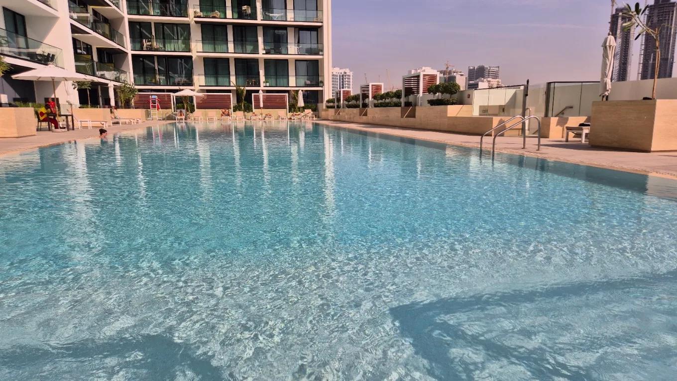 Binghatti Amber: Pool