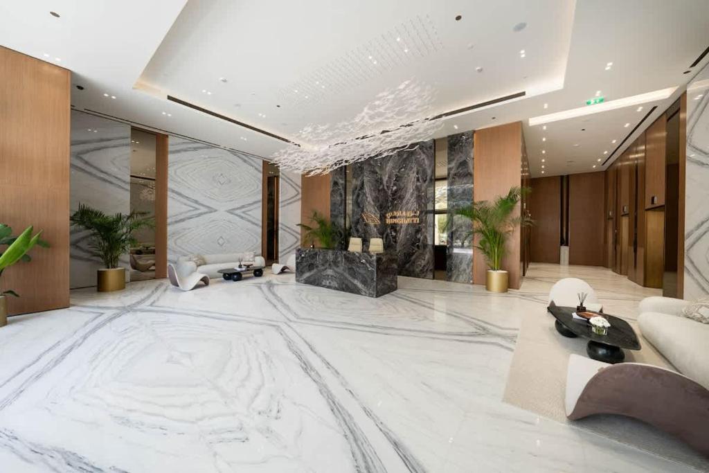 Binghatti Azure: Lobby
