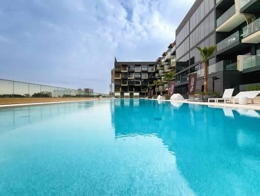 Binghatti Crescent: Pool