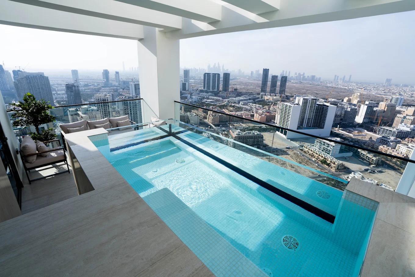 Binghatti Gardenia: Pool